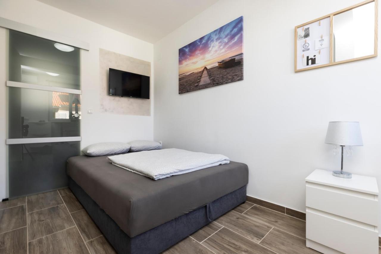 Studio Apartment Pinetree - マリ・ロシニュ エクステリア 写真